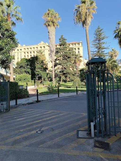 Imperial Palace Bord De Mer Menton Exterior foto